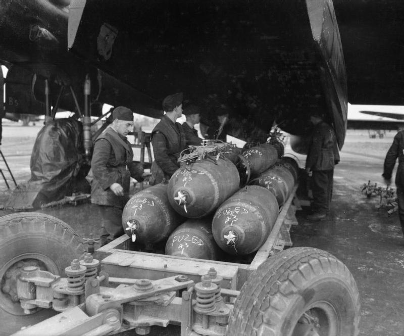 Bombing_up_106_Squadron_Lancaster_WWII_IWM_CH_12541  MC Bomb.jpg